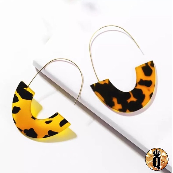 🔴𝟱/$𝟭𝟱🔴𝗖𝗟𝗘𝗔𝗥𝗔𝗡𝗖𝗘 Brown Earrings NEW - Picture 9 of 9